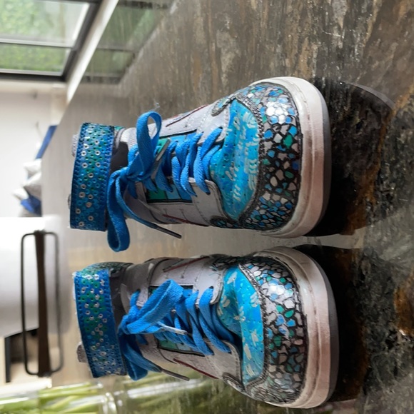 I love these shoes,sadly i grew out of them. - Picture 6 of 7